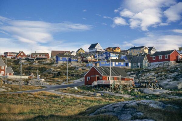 Bunte Häuser in Ilulissat in der Disko Bucht Nordgrönland