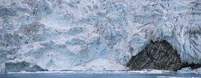 Genießen Sie die Ausblicke auf mächtige Gletscher auf Spitzbergen, der Hauptinsel von Svalbard