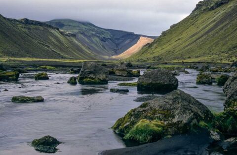 Die Feuerschlucht Eldgja im isländischen Hochland.
