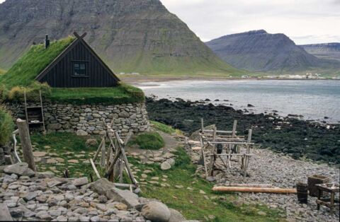 Alte Fischerkate im Museum Osvör bei Isafjördur in den Westfjorden Islands