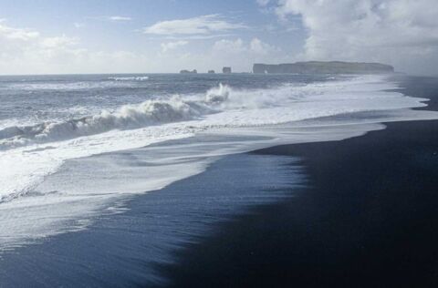 Der schwarze Strand zwischen Reynisdrangar und Dyrholaey gehört zu den schönsten Stränden der Welt