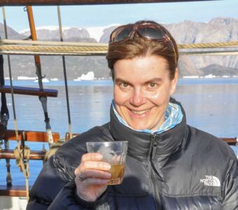 Whisky on the rocks mit Gletschereis aus dem Scoresby Sund in Ostgrönland