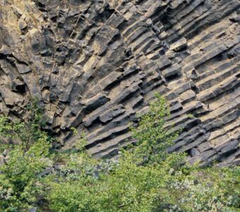 Toll ausgeformte Basaltsäulen am Echofelsen Hljodaklettar in Nordisland (c) Ingrid Herrmann