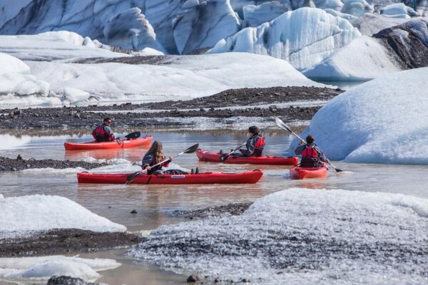 Die Kajaktour auf der Lagune des Solheimajökull ist auch für Anfänger geeignet (c) Björgvin Hilmarsson