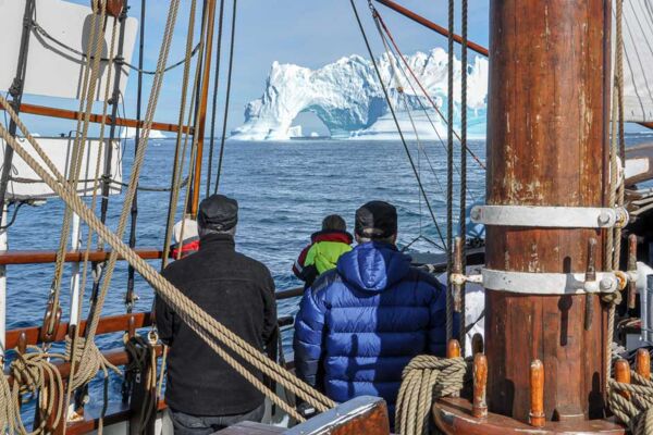 Mächtige Eisberge im Osten Grönlands