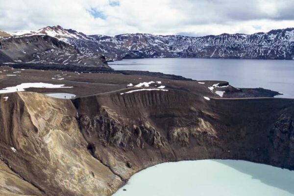 Island Reisen individuell: Explosionskrater Viti und der Öskuvatn in der Vulkancaldera Askja im isländischen Hochland