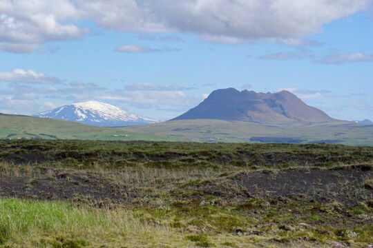 Auf dem Vulkan Hekla liegt meist auch im Sommer noch etwas Schnee