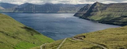 Auf den Färöer Inseln bieten sich Ihnen minütlich neue grandiose Aussichten über die Fjordwelt